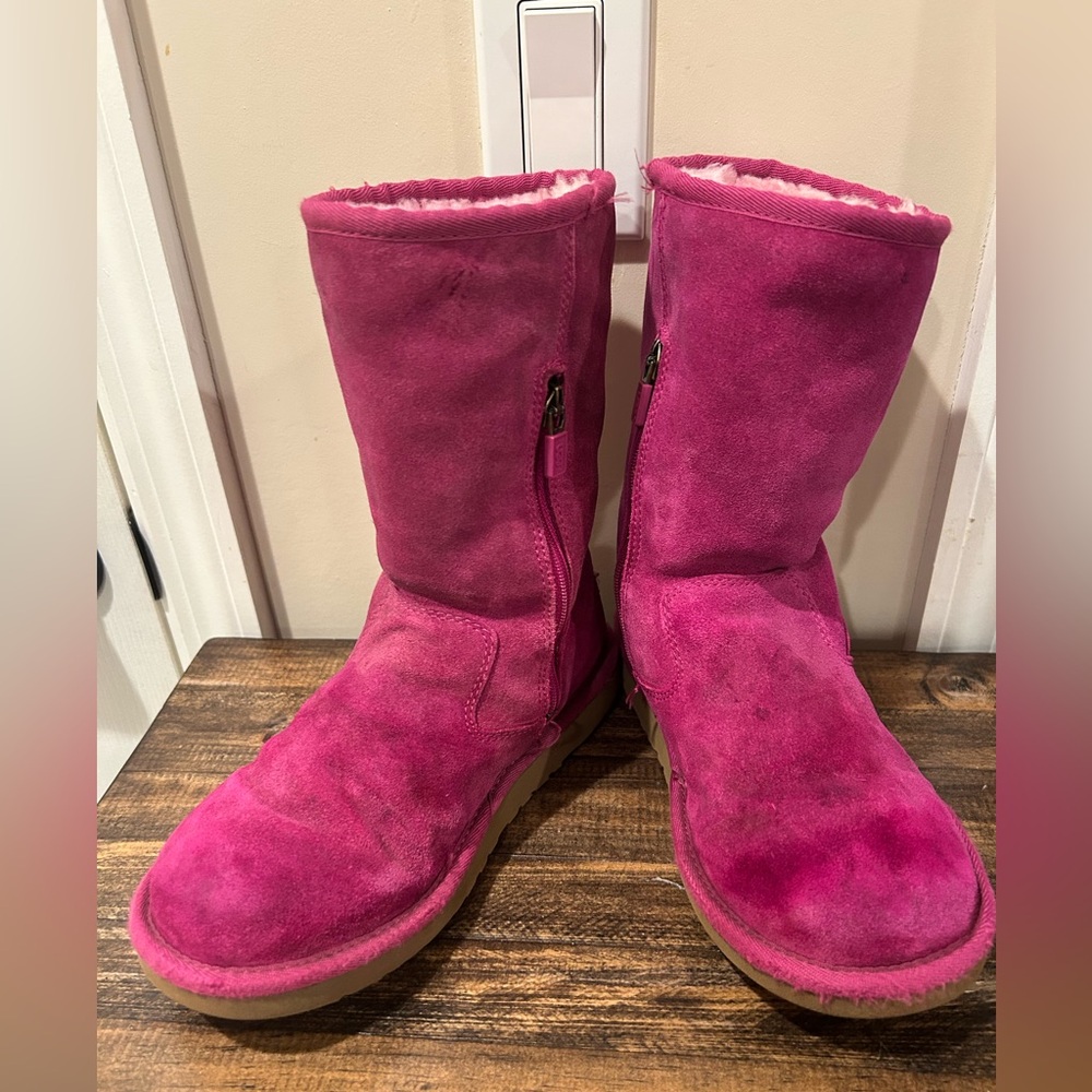 UGG Kids Sz 4 K Lil Sunshine Suede Boot Victorian Pink MidCalf Sheepskin Lining